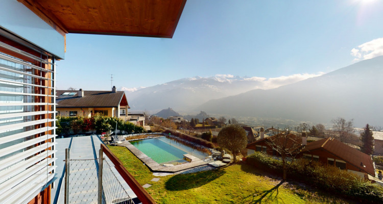 Superbe villa darchitecte avec piscine naturelle et vue imprenable image 1