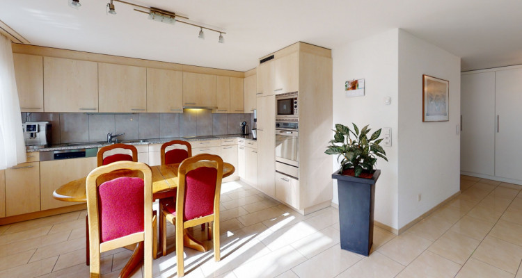 Moderne  4.5 Zimmer Wohnung mit grossem Balkon image 5