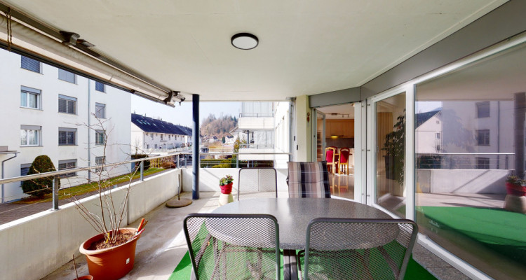 Moderne  4.5 Zimmer Wohnung mit grossem Balkon image 7