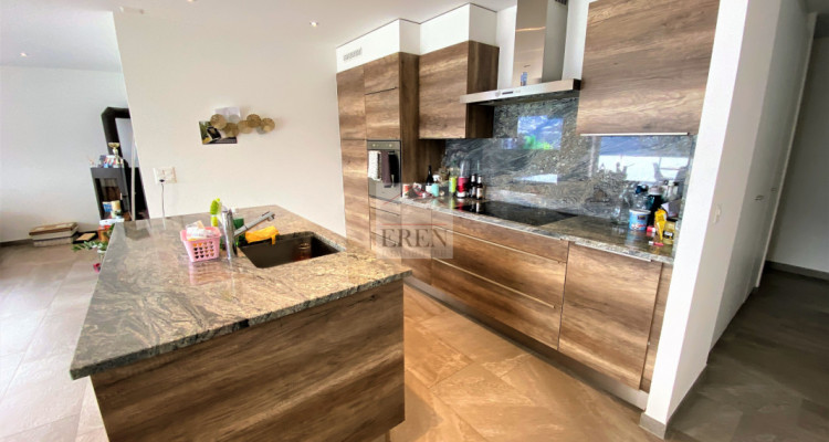 Magnifique 3,5p moderne et design avec large terrasse panoramique aux Mouresses à Savièse image 4