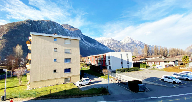 Bel appartement 4.5 p / 3 chambres / 2 SDB / Balcons  image 2