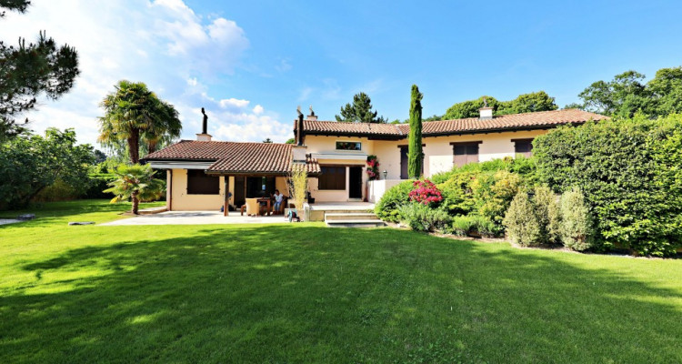 Magnifique maison meublée - Grand jardin - Piscine - 2 garages image 1