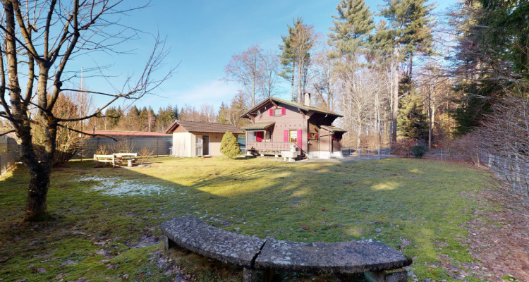 Adorable petit chalet en lisière de forêt au Chalet à Gobet ! image 1