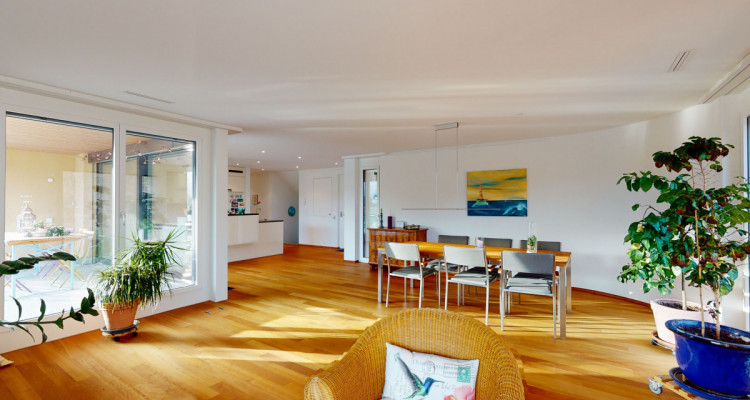 Lichtdurchflutete Attikawohnung mit grandioser Fernsicht image 2