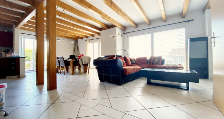 Magnifique villa jumelle 6.5 p / 4 chambres / Jardin et vue image 3