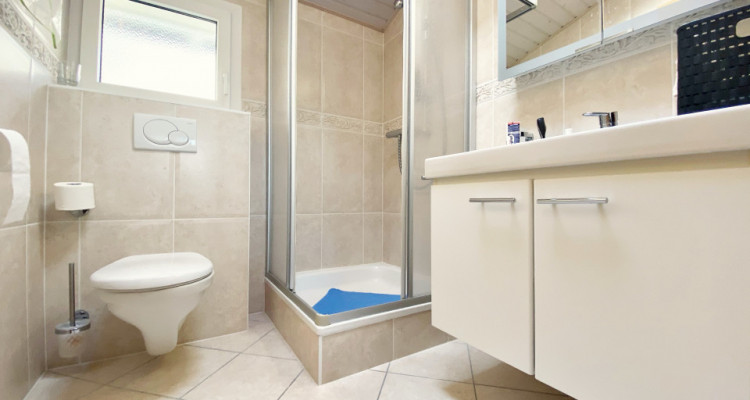 Magnifique villa jumelle 6.5 p / 4 chambres / Jardin et vue image 9