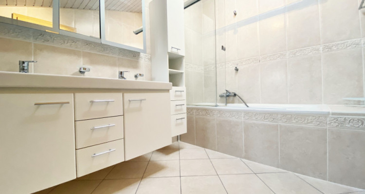 Magnifique villa jumelle 6.5 p / 4 chambres / Jardin et vue image 11