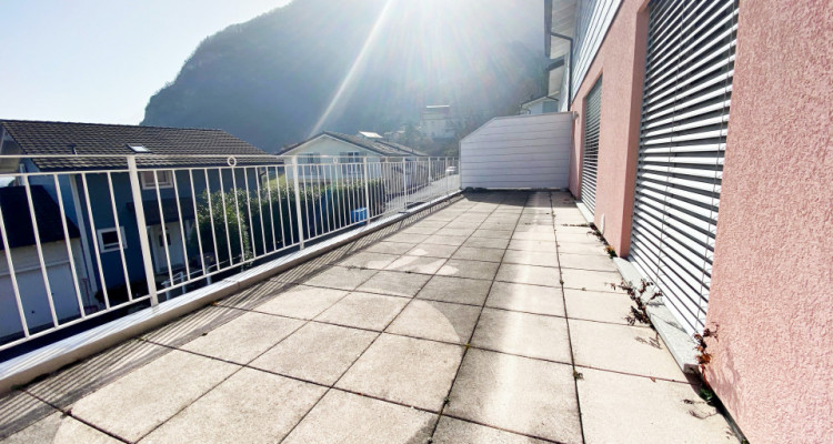 Magnifique villa jumelle 6.5 p / 4 chambres / Jardin et vue image 12