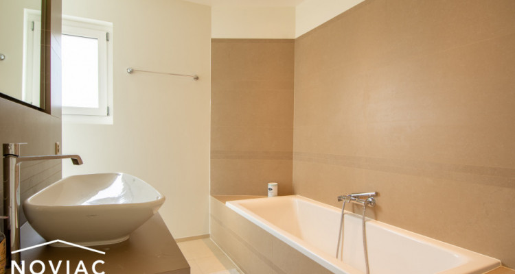 Sublime appartement contemporain 5.5 pièces 170m2 avec vue imprenable image 4