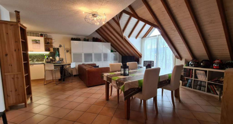 Magnifique attique en duplex de 2.5 pièces / balcon / calme  image 1