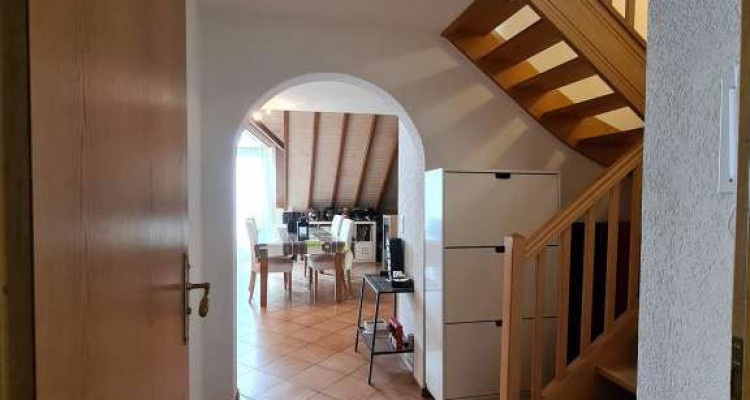 Magnifique attique en duplex de 2.5 pièces / balcon / calme  image 3