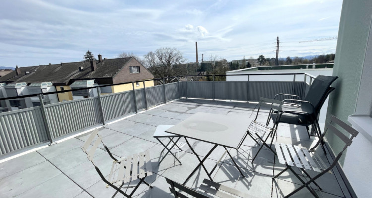 2.5 ZIMMER ATTIKAWOHNUNG IM DORFZENTRUM / 1 MONATSMIETE GRATIS image 3