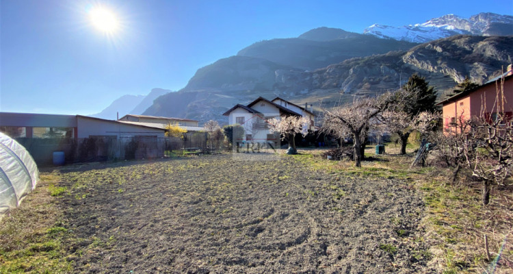 Magnifique et grand terrain à bâtir pour immeuble avec maison individuelle sur 3 niveaux image 1