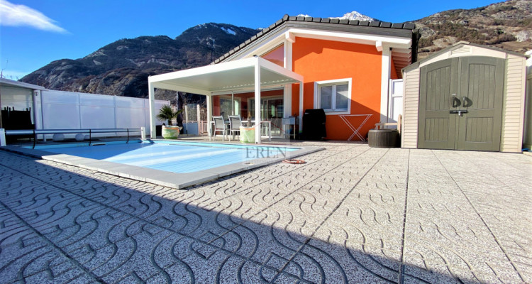 Magnifique villa individuelle sur 1 niveau avec piscine extérieur chauffée et finition de hautes qualités image 2