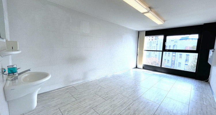 GROSS, GRÖSSER - EHEMALIGE PRAXIS/WOHNUNG IM DORFKERN image 5