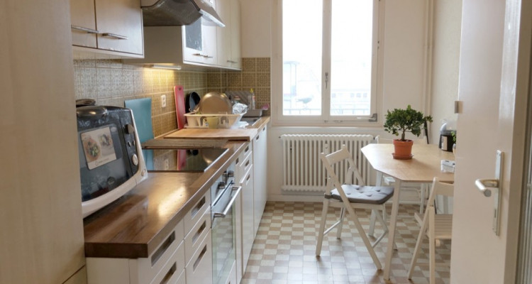 WG-Zimmer in Rheinnähe - frisch renoviert und möbliert (Home-Office) image 3