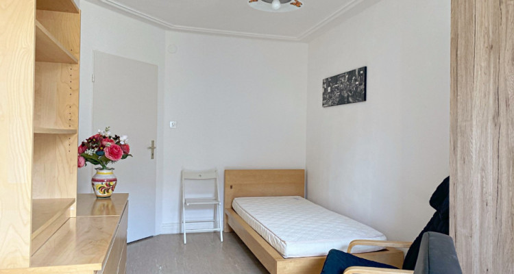 WG-Zimmer in Rheinnähe - frisch renoviert und möbliert (Home-Office) image 5