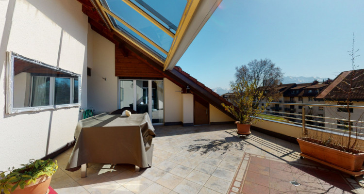 Dachwohnung mit Charm und grosser Terrasse image 1