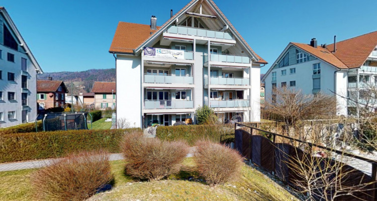 Schmucke, Minergie zertifizierte Wohnung mit toller Sicht image 2