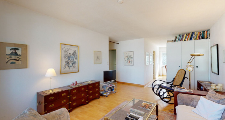 Ruhige und sonnig gelegene 2.5 Zimmer Wohnung image 1