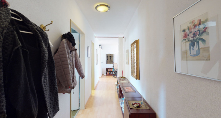 Ruhige und sonnig gelegene 2.5 Zimmer Wohnung image 7