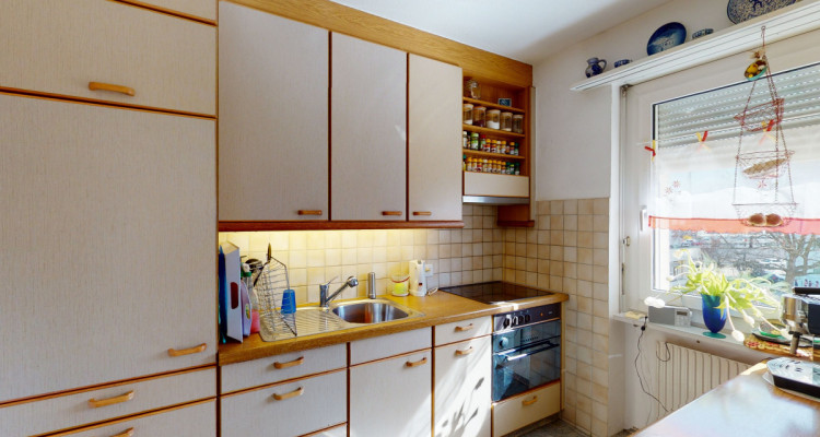 Ruhige und sonnig gelegene 2.5 Zimmer Wohnung image 9