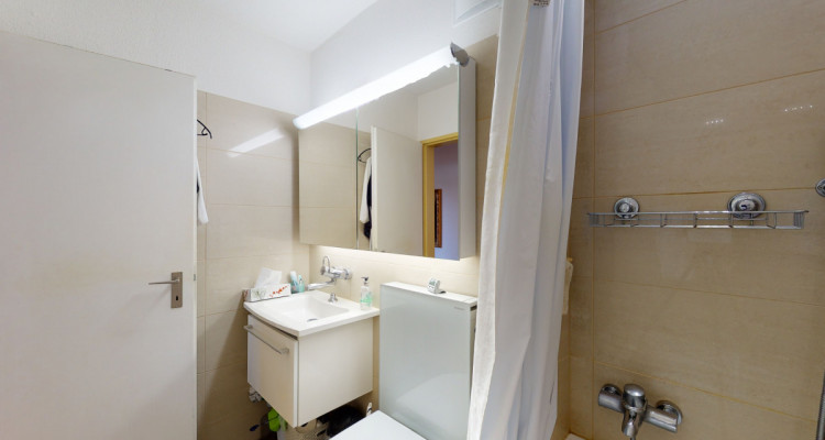 Ruhige und sonnig gelegene 2.5 Zimmer Wohnung image 10