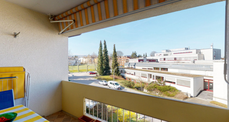 Ruhige und sonnig gelegene 2.5 Zimmer Wohnung image 11