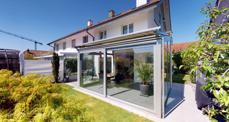 Wunderschönes Eckhaus mit beheiztem Wintergarten image 1