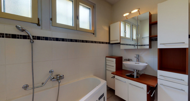 Belle villa avec grand jardin et beaucoup de potentiel image 8