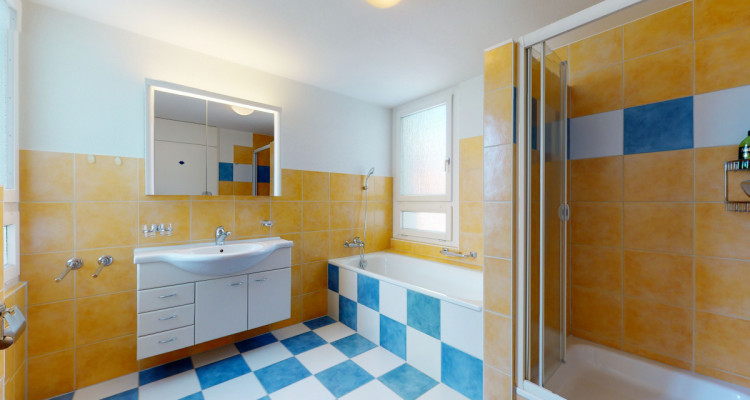 Hochwertige und gepflegte 4½ Zimmer Wohnung mit Seeblick image 2