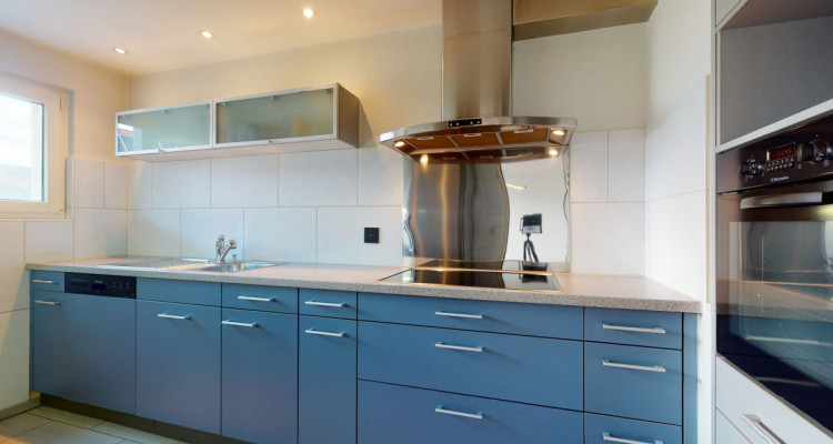 Hochwertige und gepflegte 4½ Zimmer Wohnung mit Seeblick image 3