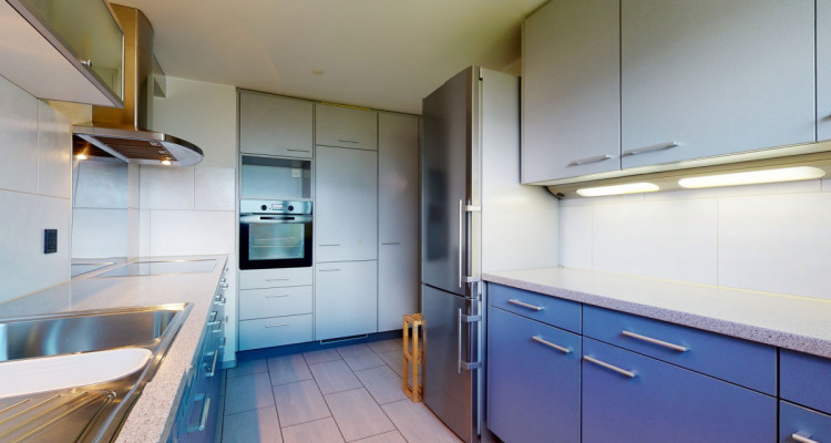 Hochwertige und gepflegte 4½ Zimmer Wohnung mit Seeblick image 4