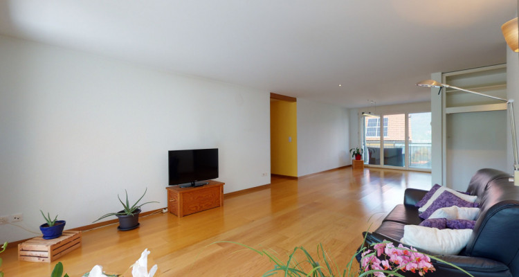 Hochwertige und gepflegte 4½ Zimmer Wohnung mit Seeblick image 5