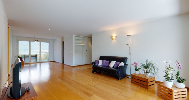 Hochwertige und gepflegte 4½ Zimmer Wohnung mit Seeblick image 6