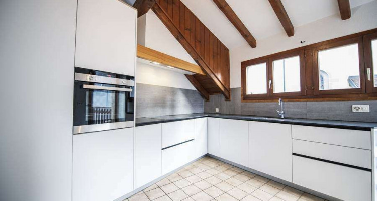 Magnifique attique 4 pièces / entièrement rénové / mezzanine  image 3