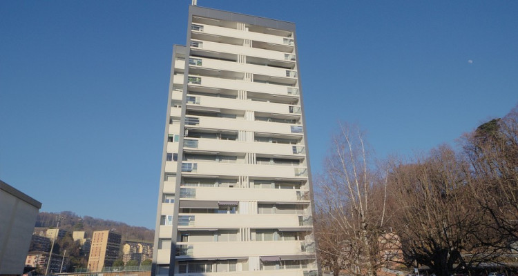 Home Service vous propose un appartement de 3,5 pièces avec balcon. image 1
