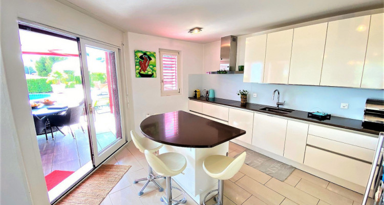 Grande Villa individuelle avec piscine. image 2