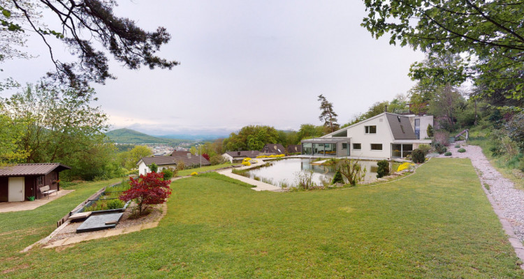 Traumhaus mit Naturweiher und Weitsicht (im Baurecht) image 1