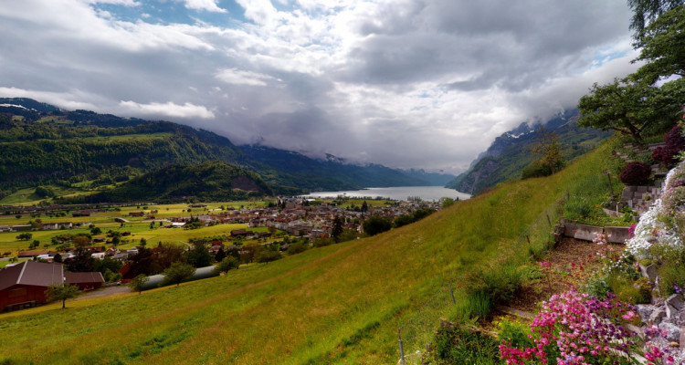 Spektakuläre Kulisse mit See, Fern und Bergsicht image 2