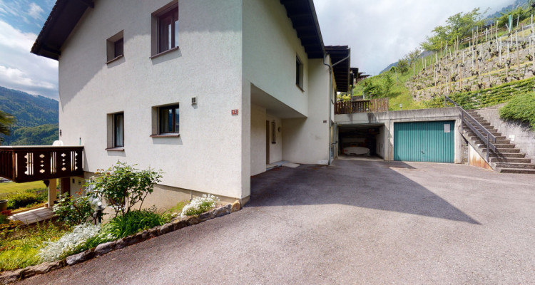 Spektakuläre Kulisse mit See, Fern und Bergsicht image 3