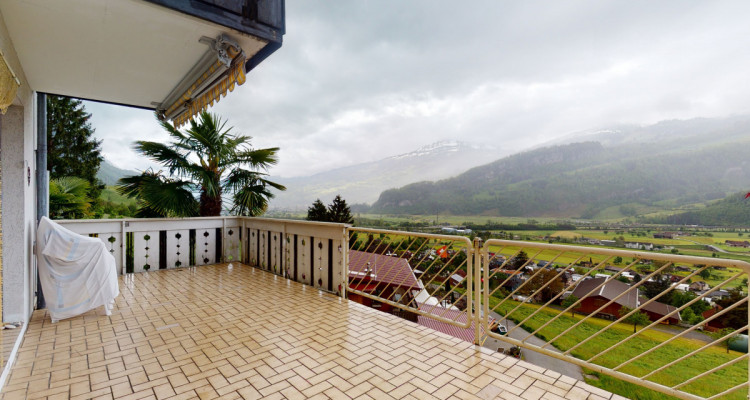 Spektakuläre Kulisse mit See, Fern und Bergsicht image 4