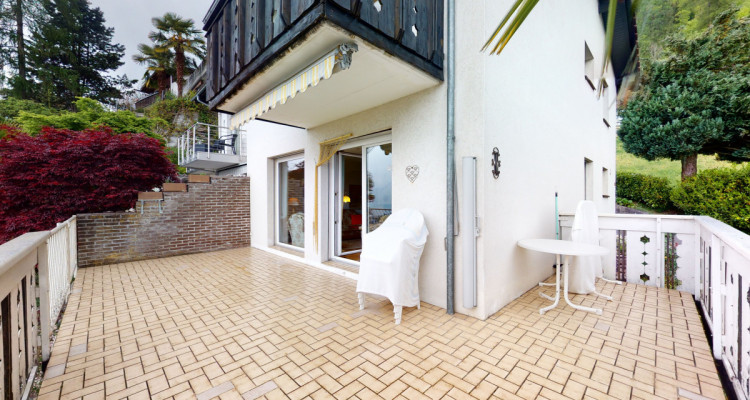 Spektakuläre Kulisse mit See, Fern und Bergsicht image 5