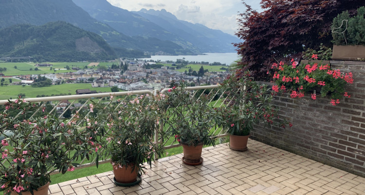 Spektakuläre Kulisse mit See, Fern und Bergsicht image 6