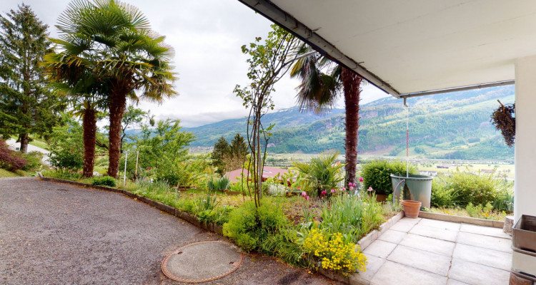 Spektakuläre Kulisse mit See, Fern und Bergsicht image 9