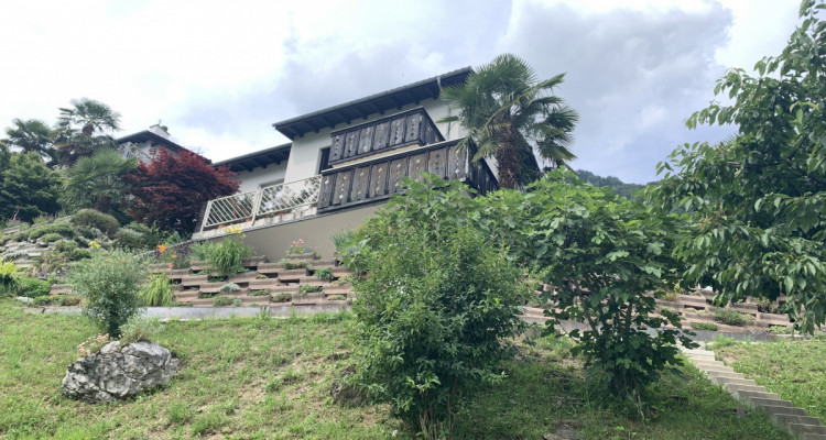 Spektakuläre Kulisse mit See, Fern und Bergsicht image 10