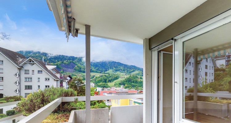 Sonnige 4.5 Zimmerwohnung mit attraktiver Aussicht in Horw image 1