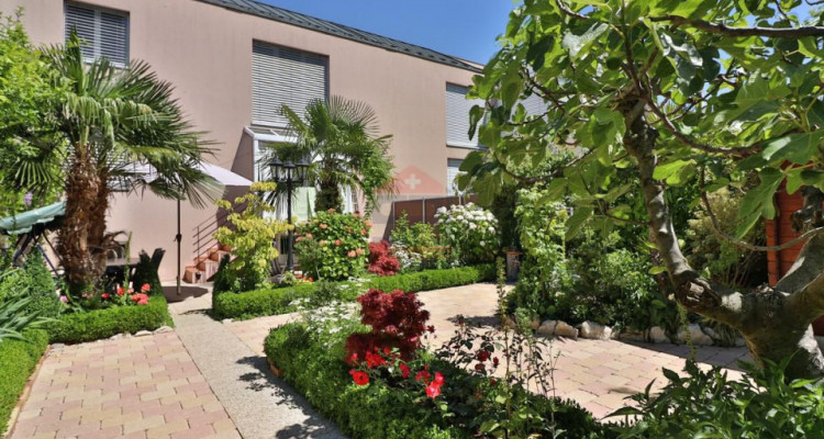 EXCLUSIVITÉ : CASATAX Appartement 3 pièces en duplex inversé avec magnifique terrasse et jardin. image 1