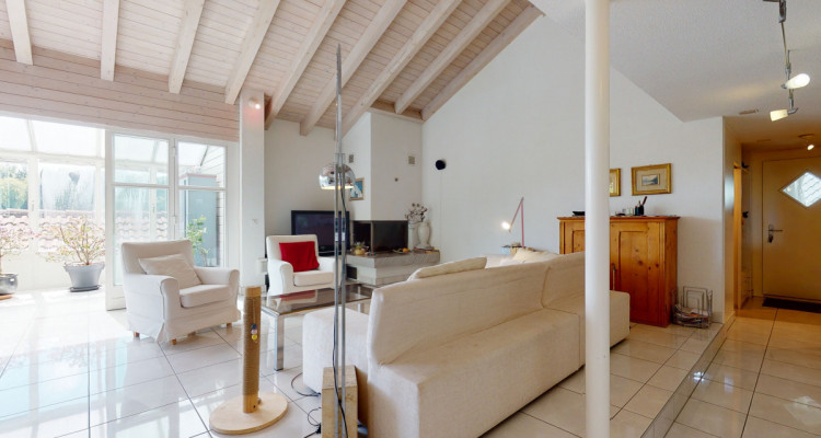 Seltene  5.5-Zi. Attikawohnung mit Garten, Terrasse und Privatsphäre image 9