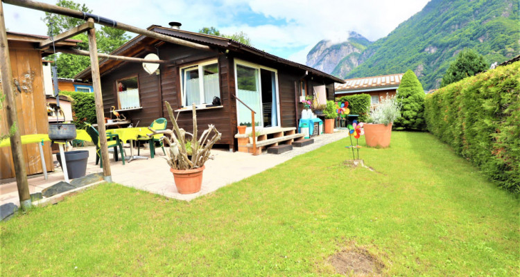 Mobilhome-Chalet avec grande terrasse vendu meublé image 1